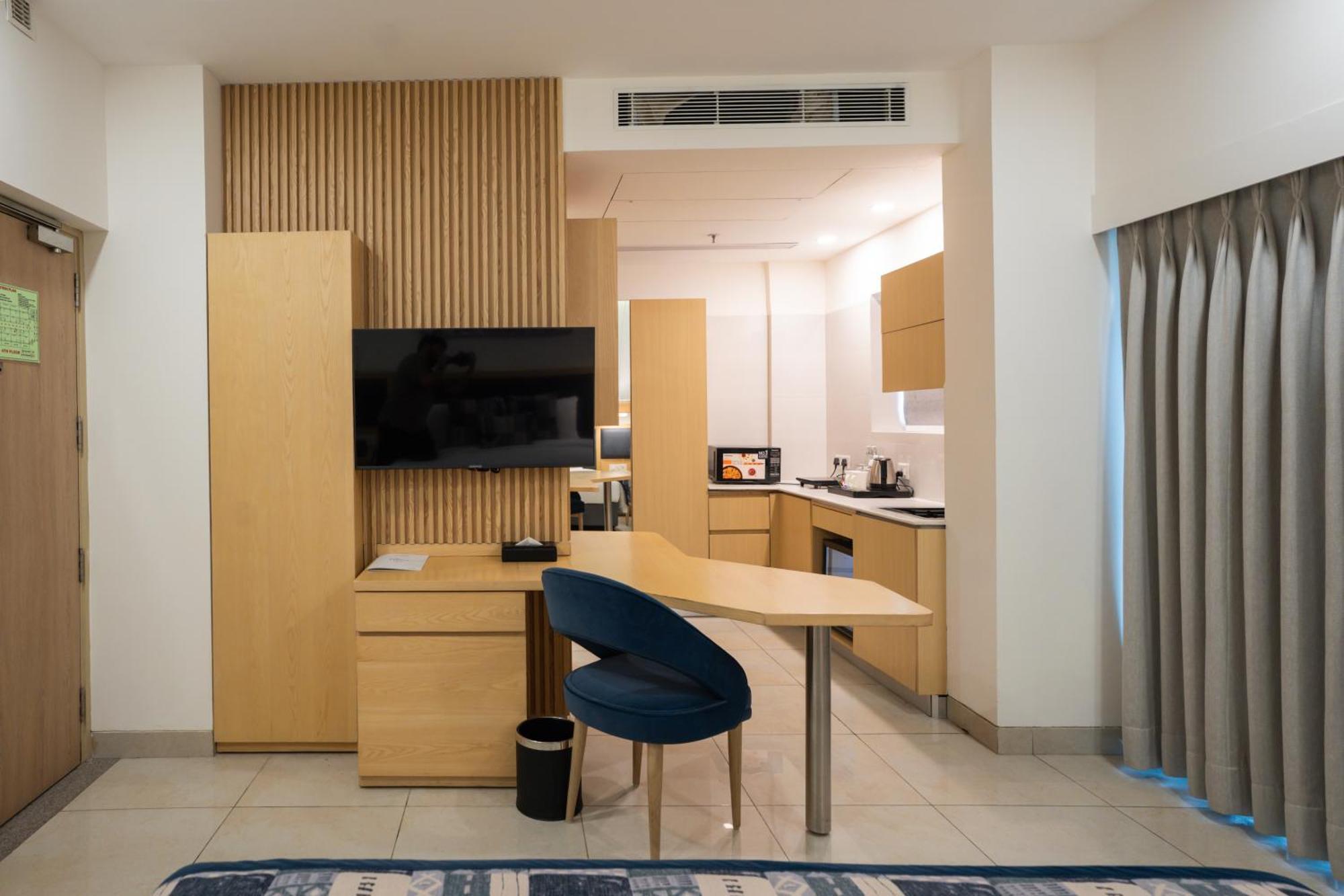 Ar Suites Klj Square Ґурґаон Екстер'єр фото