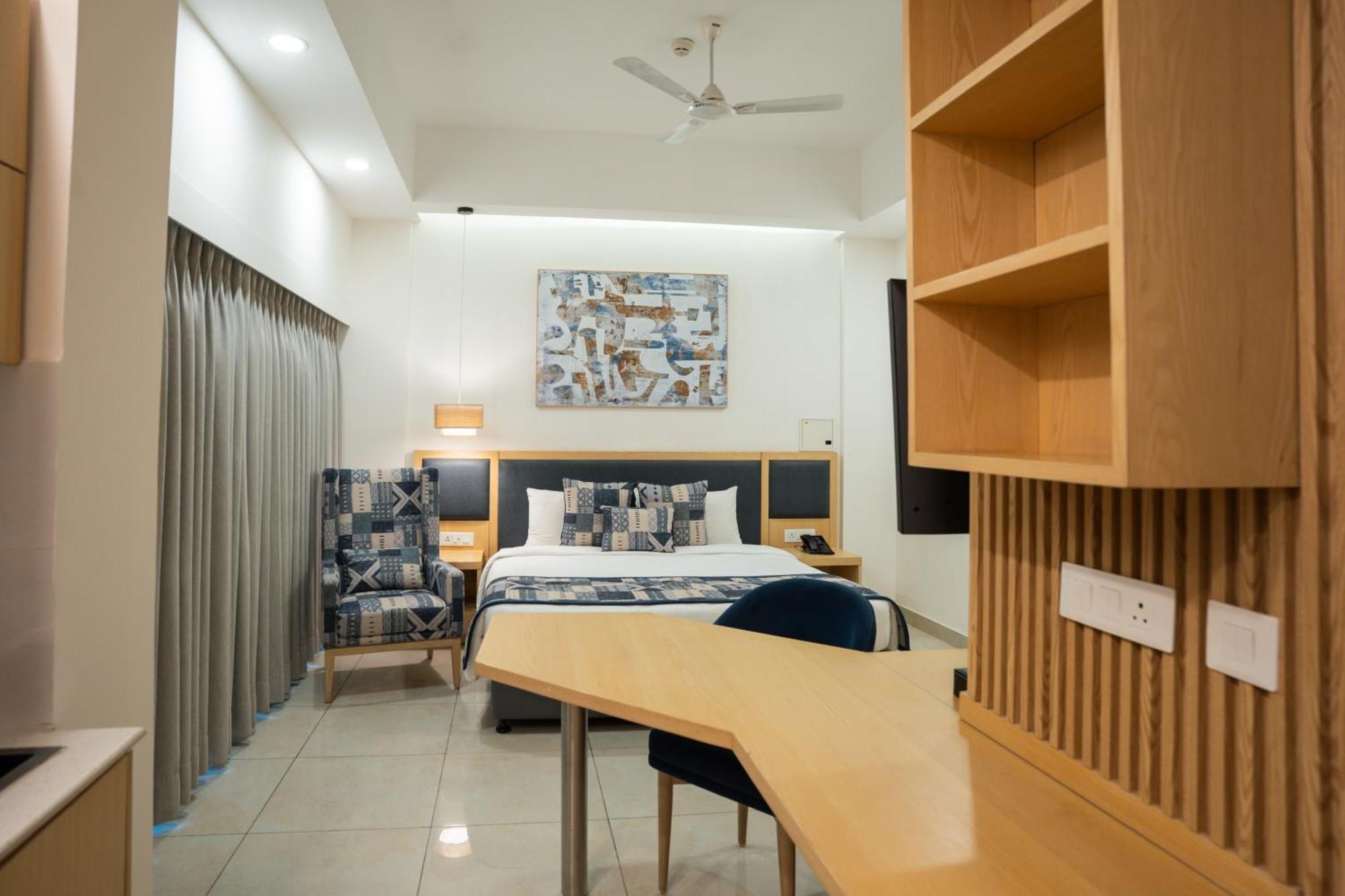 Ar Suites Klj Square Ґурґаон Екстер'єр фото