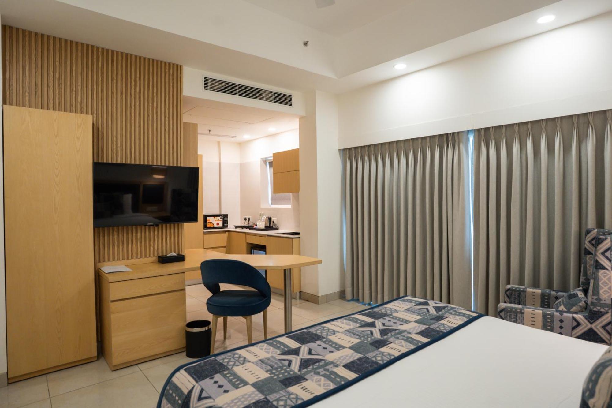 Ar Suites Klj Square Ґурґаон Екстер'єр фото