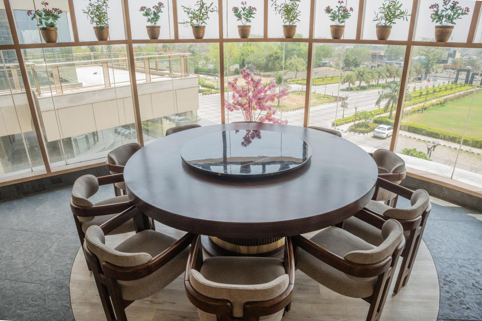 Ar Suites Klj Square Ґурґаон Екстер'єр фото